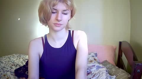 Snapshot of suicunebitch chatting on 12/31/24, 10:34 Ophelia online show from 12/31/24, 10:34