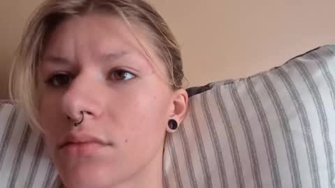 Snapshot of suicunebitch chatting on 10/16/25, 02:07 Ophelia online show from 10/16/25, 02:07