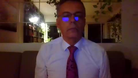 Snapshot of suit_elegant chatting on 09/10/25, 10:21 Suit tie horny online show from 09/10/25, 10:21
