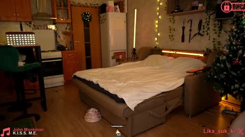 Snapshot of suk_ki chatting on 01/10/25, 01:10 Lika ginger  Jessy blond   online show from 01/10/25, 01:10