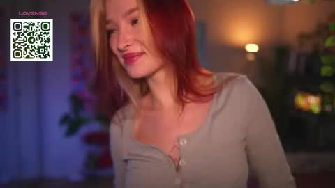 Snapshot of suk_ki chatting on 09/23/25, 06:16 Lika ginger  Jessy blond   online show from 09/23/25, 06:16