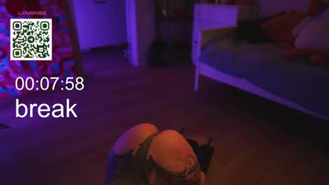 Snapshot of suk_ki chatting on 09/26/25, 05:11 Lika ginger  Jessy blond   online show from 09/26/25, 05:11