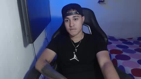 Snapshot of sully50126 chatting on 10/16/25, 04:02 sully50126 online show from 10/16/25, 04:02