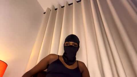 Snapshot of sultryaura chatting on 04/29/26, 02:37 maskedtemptress online show from 04/29/26, 02:37