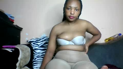 Snapshot of summerdivah chatting on 06/17/26, 07:15 divah online show from 06/17/26, 07:15