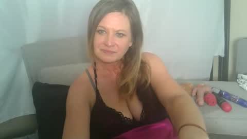Snapshot of summerxoxo69 chatting on 05/25/26, 07:31 Summerxoxo69 online show from 05/25/26, 07:31
