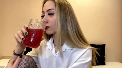 Lexi online show from 12/17/25, 09:15