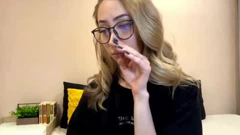 Lexi online show from 12/18/25, 10:21