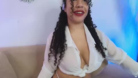 Aillyn Perez online show from 12/01/25, 10:04