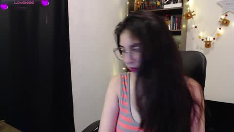 Snapshot of sunflower_uwu chatting on 12/28/24, 01:39  violetta  online show from 12/28/24, 01:39