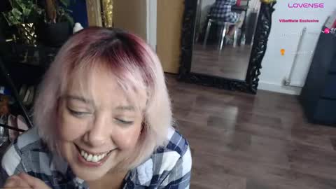 Snapshot of sunni_hottie chatting on 02/19/25, 02:33 Sunni Knight online show from 02/19/25, 02:33