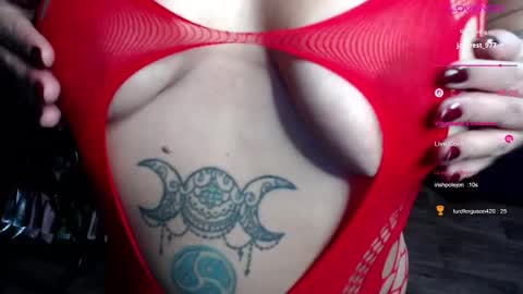 Snapshot of sunni_hottie chatting on 10/05/25, 01:26 Sunni Knight online show from 10/05/25, 01:26