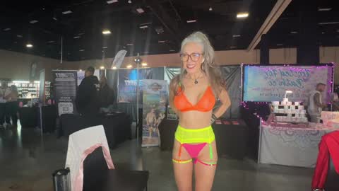 Hi Im Sunnie - Next show Friday August 1 online show from 11/09/25, 08:18