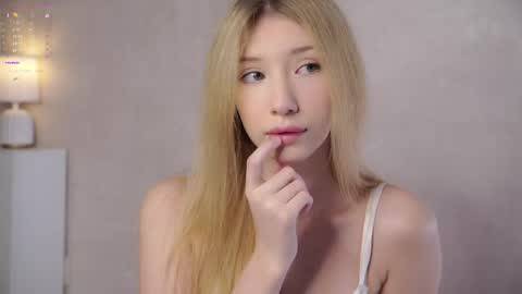 Snapshot of sunnmoonn chatting on 05/24/26, 02:44 Lily online show from 05/24/26, 02:44
