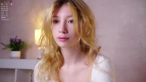 Snapshot of sunnmoonn chatting on 05/29/26, 02:37 Lily online show from 05/29/26, 02:37