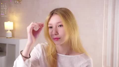 Snapshot of sunnmoonn chatting on 05/31/26, 02:35 Lily online show from 05/31/26, 02:35