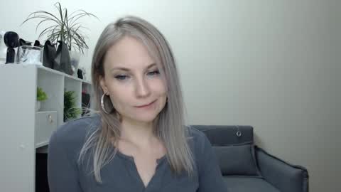 Naomi online show from 01/01/25, 09:20