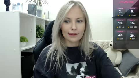 Naomi online show from 10/28/25, 03:54