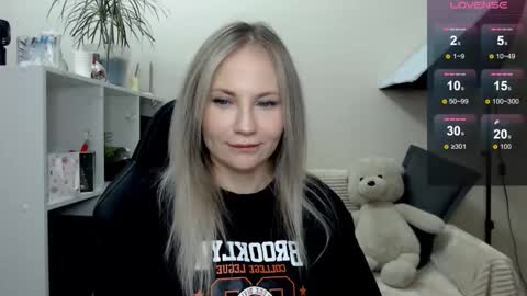 Naomi online show from 12/01/25, 04:28