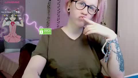 Snapshot of sunny_mood chatting on 02/18/25, 12:28 sunny mood online show from 02/18/25, 12:28