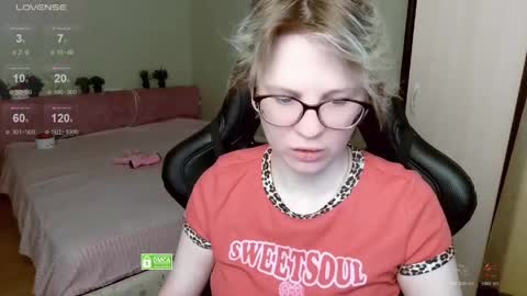 Snapshot of sunny_mood chatting on 04/28/26, 04:39 sunny mood online show from 04/28/26, 04:39