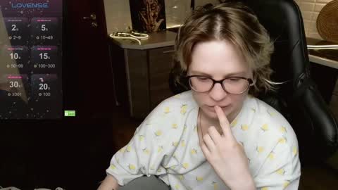 Snapshot of sunny_mood chatting on 06/04/26, 02:28 sunny mood online show from 06/04/26, 02:28