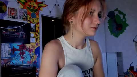 Snapshot of sunny_mouse chatting on 09/15/25, 06:19 Sunny online show from 09/15/25, 06:19