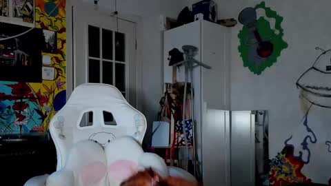 Snapshot of sunny_mouse chatting on 09/19/25, 03:45 Sunny online show from 09/19/25, 03:45