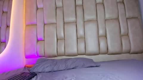 Sunny online show from 04/22/26, 01:45