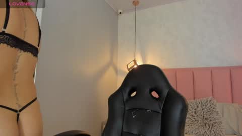 Snapshot of sunnycyrus chatting on 06/03/26, 12:52 S U N N Y online show from 06/03/26, 12:52