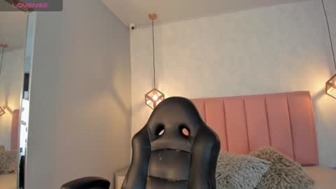 Snapshot of sunnycyrus chatting on 06/10/26, 12:48 S U N N Y online show from 06/10/26, 12:48
