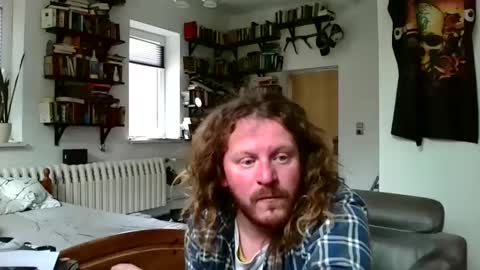 Snapshot of sunr1sa chatting on 12/16/24, 01:43 sunr1sa online show from 12/16/24, 01:43