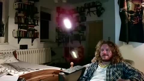 Snapshot of sunr1sa chatting on 12/17/24, 04:11 sunr1sa online show from 12/17/24, 04:11