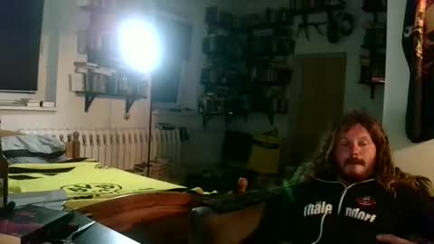 Snapshot of sunr1sa chatting on 09/19/25, 04:25 sunr1sa online show from 09/19/25, 04:25