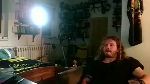 Snapshot of sunr1sa chatting on 09/23/25, 04:15 sunr1sa online show from 09/23/25, 04:15