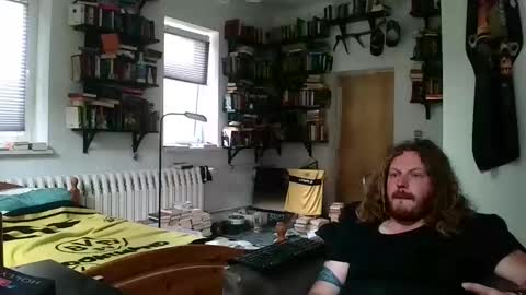 Snapshot of sunr1sa chatting on 10/07/25, 03:42 sunr1sa online show from 10/07/25, 03:42