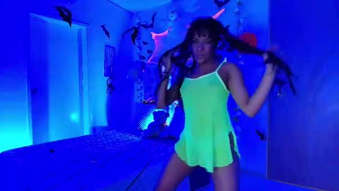    online show from 10/04/25, 01:53