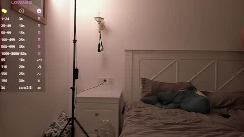 Snapshot of sunsay_effie chatting on 12/18/24, 01:15 Effie Beautiful girl and Sunsay lucky boy online show from 12/18/24, 01:15