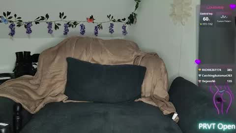 Sunny online show from 10/24/25, 04:36