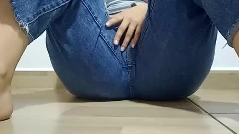 Annie online show from 12/17/25, 05:30