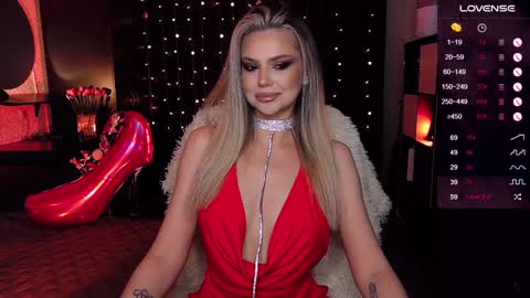 Snapshot of sunshine_vibes chatting on 01/02/25, 04:41 Mistress Molly online show from 01/02/25, 04:41