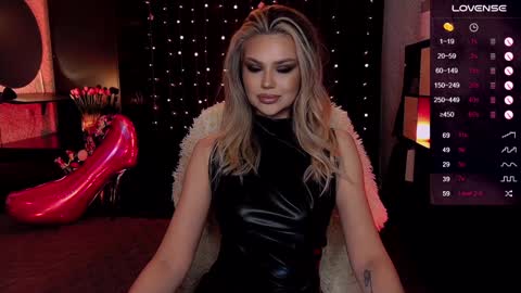 Snapshot of sunshine_vibes chatting on 01/07/25, 12:55 Mistress Molly online show from 01/07/25, 12:55