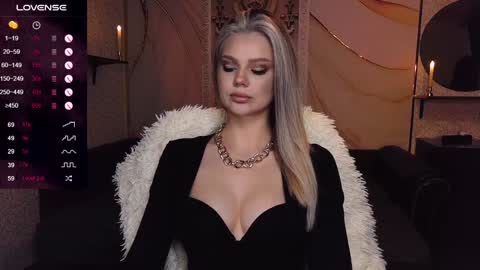 Snapshot of sunshine_vibes chatting on 01/29/25, 03:44 Mistress Molly online show from 01/29/25, 03:44