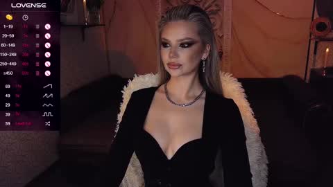 Snapshot of sunshine_vibes chatting on 02/28/25, 03:59 Mistress Molly online show from 02/28/25, 03:59