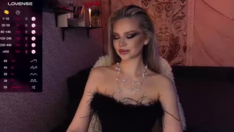 Snapshot of sunshine_vibes chatting on 03/03/25, 04:03 Mistress Molly online show from 03/03/25, 04:03