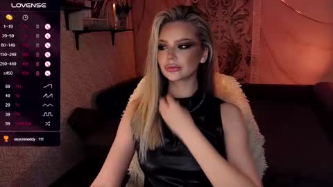 Snapshot of sunshine_vibes chatting on 03/10/25, 05:43 Mistress Molly online show from 03/10/25, 05:43