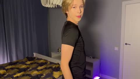 Snapshot of sunshinealex chatting on 03/04/25, 06:07 sunshinealex online show from 03/04/25, 06:07