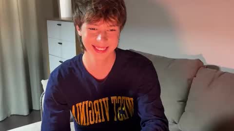 Snapshot of sunshinealex chatting on 09/19/25, 02:40 sunshinealex online show from 09/19/25, 02:40