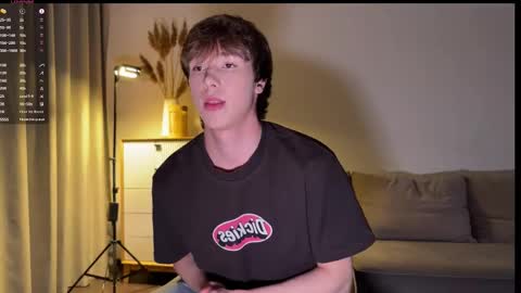 Snapshot of sunshinealex chatting on 09/28/25, 02:06 sunshinealex online show from 09/28/25, 02:06