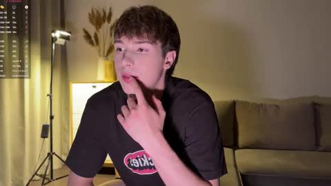 Snapshot of sunshinealex chatting on 10/02/25, 01:56 sunshinealex online show from 10/02/25, 01:56